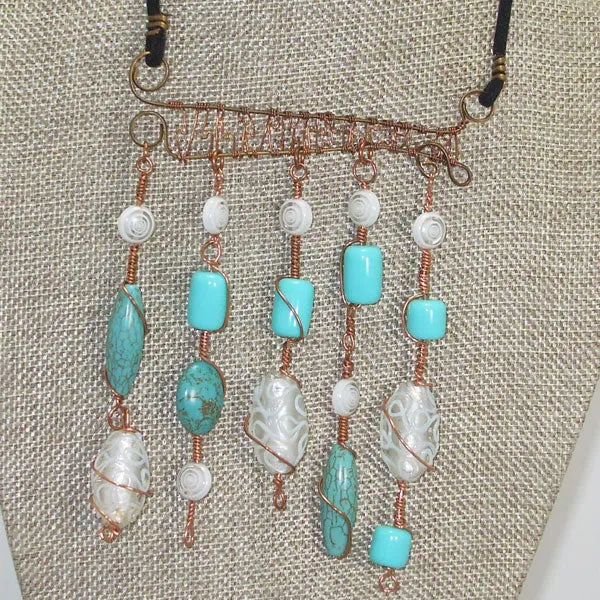 Calfuray Beaded Pendant Necklace