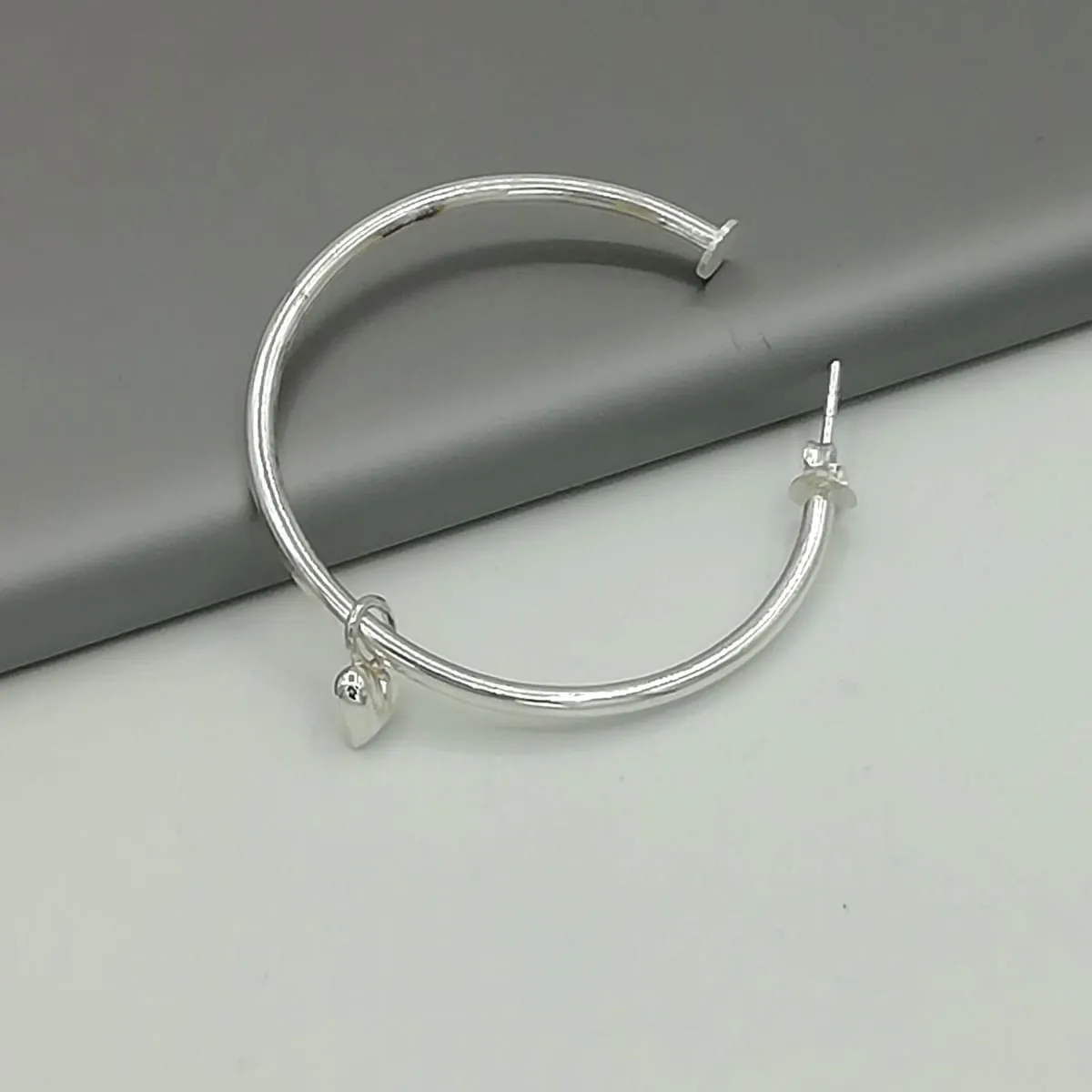 Hearts hoop | Silver hoop earrings | Silver jewelry | Minimalist hoops | Silver accessories | Heart charm | Silver ear hoops | E7