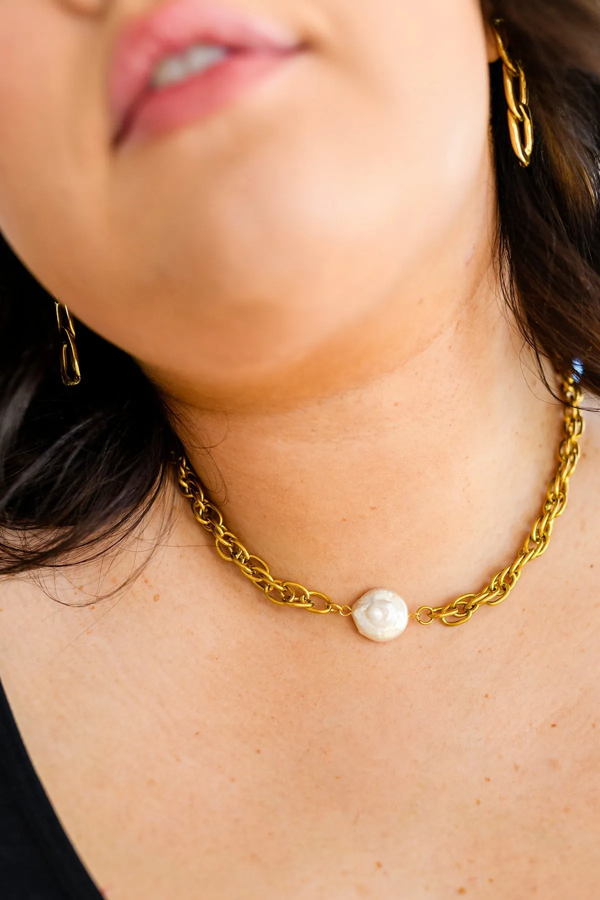 Ocean's Gold Shell Pendant Necklace - 4/18